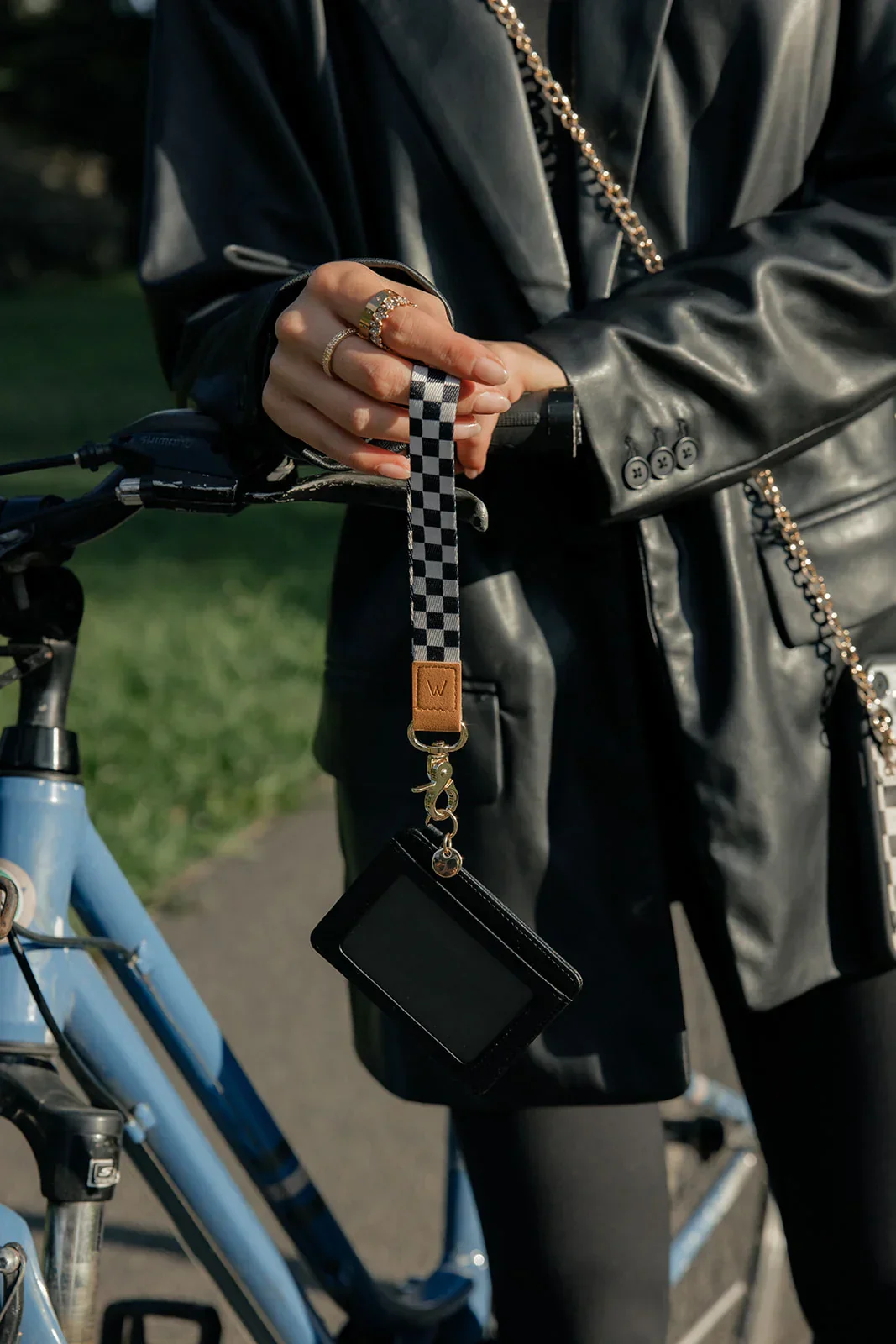 Bow Noir Wrist Lanyard - Image 4